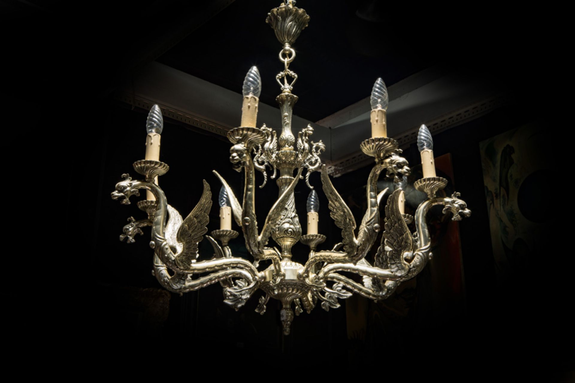 chandelier in silverplated metal (maybe bronze) || Luster in verzilverde brons met acht armen in