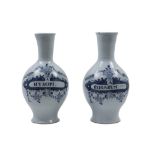 pair of antique pharmaceutical jars in ceramic from Delft with a blue-white decor || Paar antieke