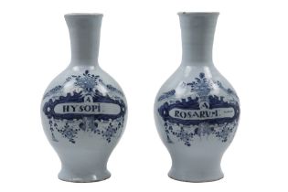 pair of antique pharmaceutical jars in ceramic from Delft with a blue-white decor || Paar antieke