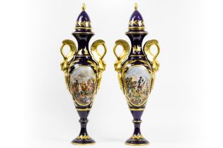 pair of lidded vases in porcelain and bronze || Paar gedekselde vazen in porselein met kobaltblauw