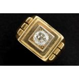 late Art Deco (man's) ring in yellow gold (18 carat) with a circa 0,80 carat old brilliant cut