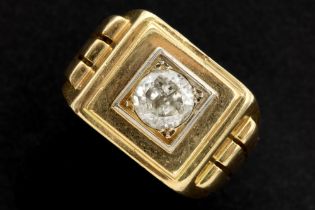 late Art Deco (man's) ring in yellow gold (18 carat) with a circa 0,80 carat old brilliant cut