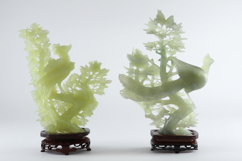 two Chinese jade "Bird" sculptures || Twee Chinese sculpturen in jade : "Vogels" - hoogtes : 27,5 en - Image 2 of 3