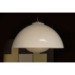 sixties' design chandelier in white resin || Sixties' design luster met kap in witte kunststof -