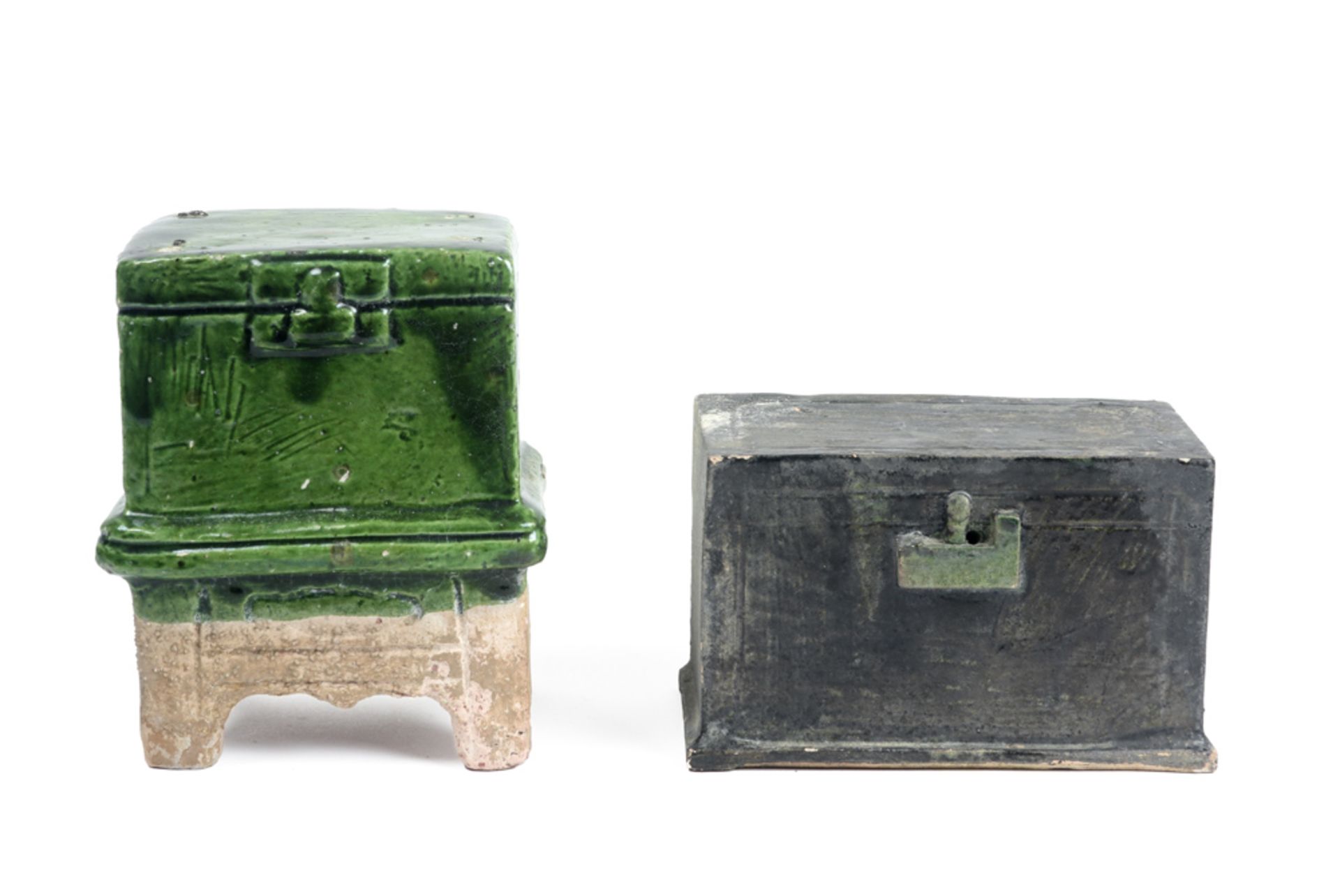 two Chinese Ming period tomb furniture items in glazed earthenware || CHINA - MING-DYNASTIE ( - Image 2 of 6