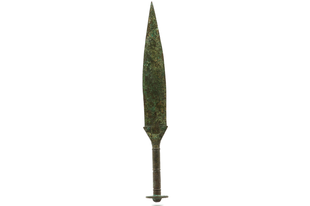 Ancient Orient sword in bronze with typical patina || OUDE OOSTEN - ca 1000 tot 700 BC zwaard in - Image 4 of 5