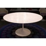 sixties' Eero Saarinen "Tulip" design table with a round marble top, made by Knoll International -