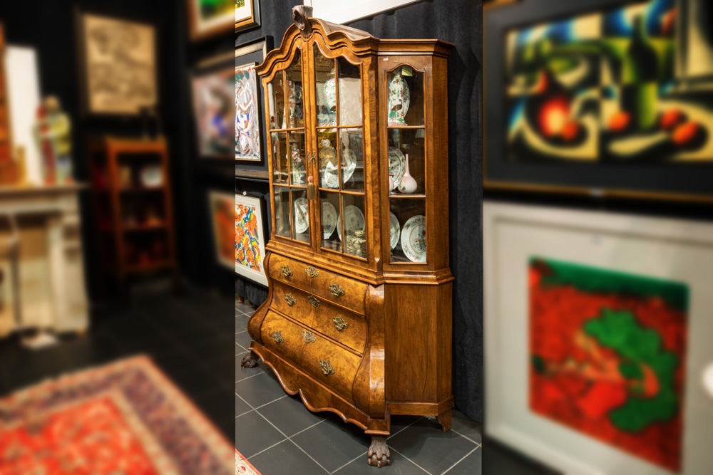 small antique display cabinet in burr wood and walnut || Klein antiek kabinet in wortelhout en - Image 3 of 3