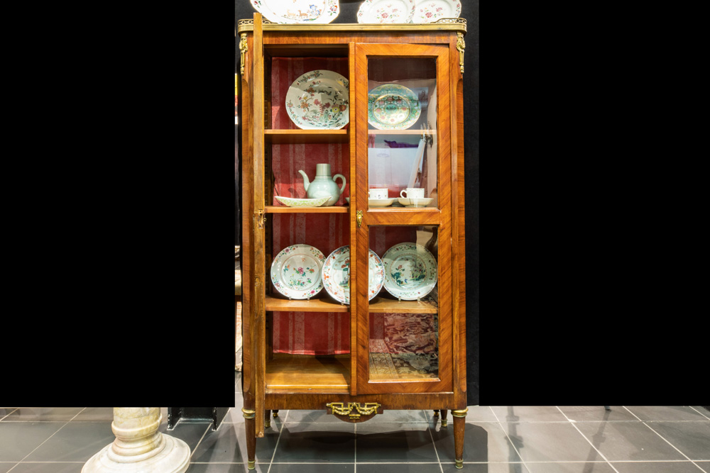 small antique French neoclassical display cabinet in rose-wood with mountings in bronze and a marble - Image 2 of 3