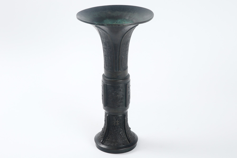 antique Chinese bronze vase, maybe from the Ming Dynasty || Antieke Chinese vaas, mogelijk uit de - Bild 2 aus 4