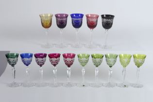 15 glasses in Belgian VSL crystal || Lot van 15 deels gekleurd en geslepen glazen in kristal Val-