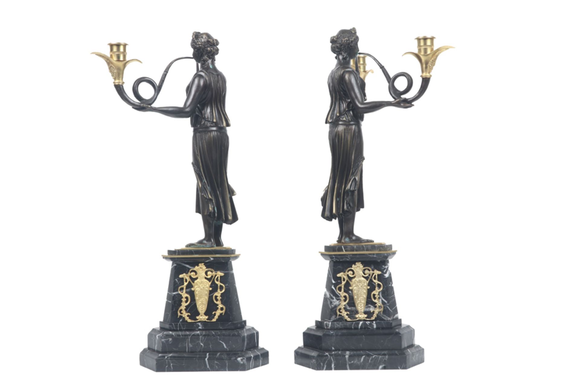 pair of Empire style "caryatid" candelabra in bronze and marble || Paar zgn "kariatide"- - Bild 3 aus 6