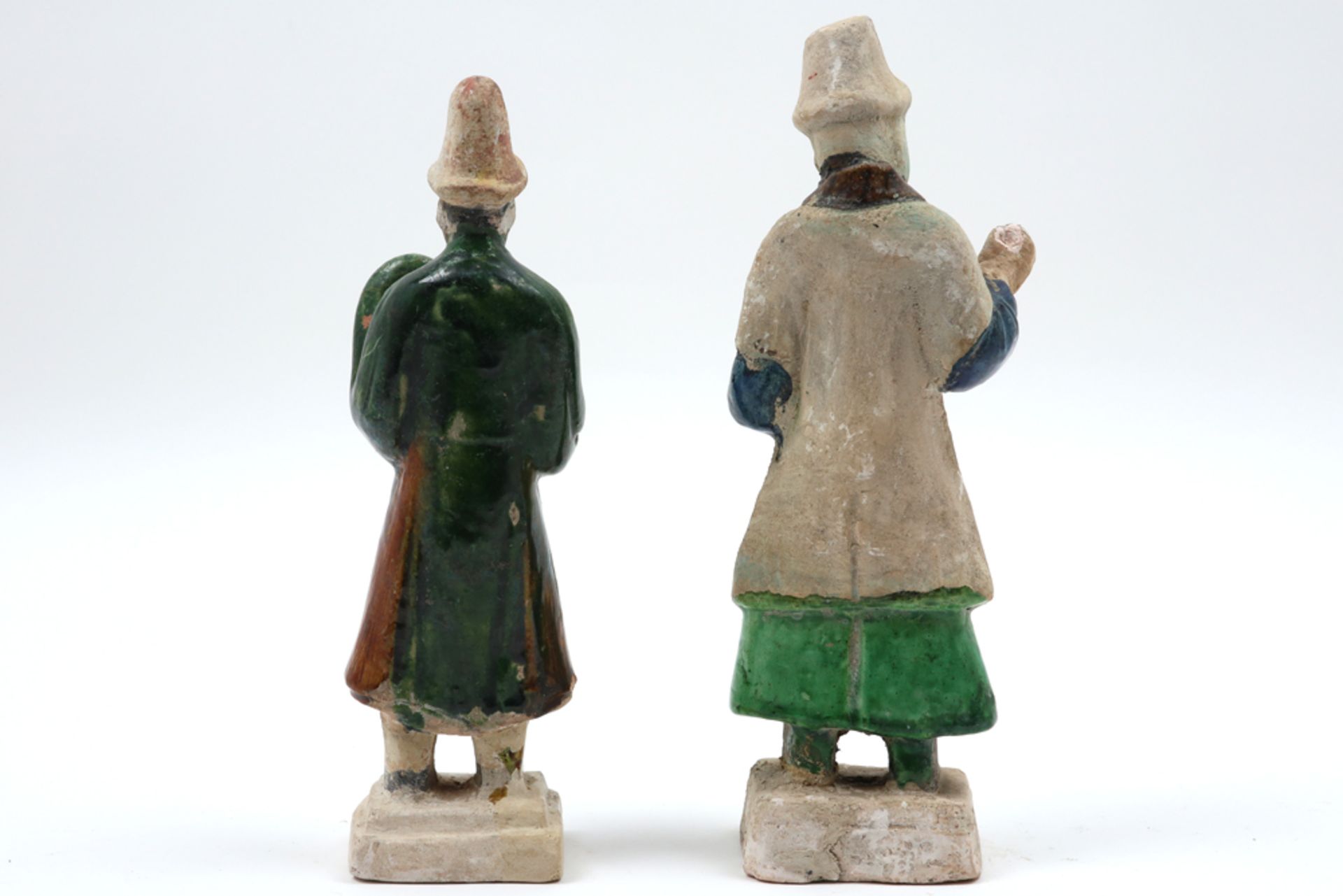 two Chinese Ming period sculptures in glazed earthenware || CHINA - MING-DYNASTIE (1368 - 1644) - Bild 3 aus 3