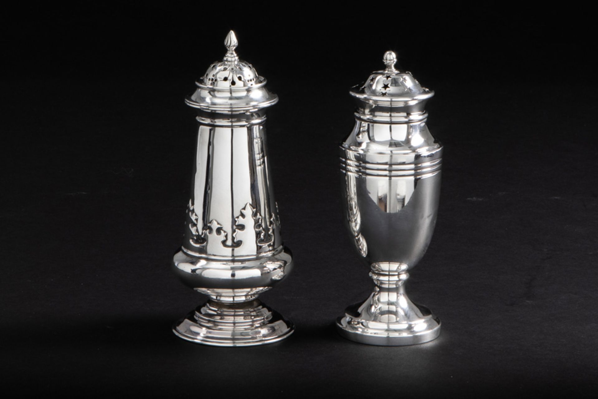 two English casters in marked silver, one from Birmingham dated 1958 & one from London dated 1915 || - Image 2 of 5