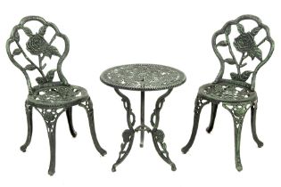 garden set in cast iron : two chairs and a round table || Tuinset (3) in gietijzer : twee
