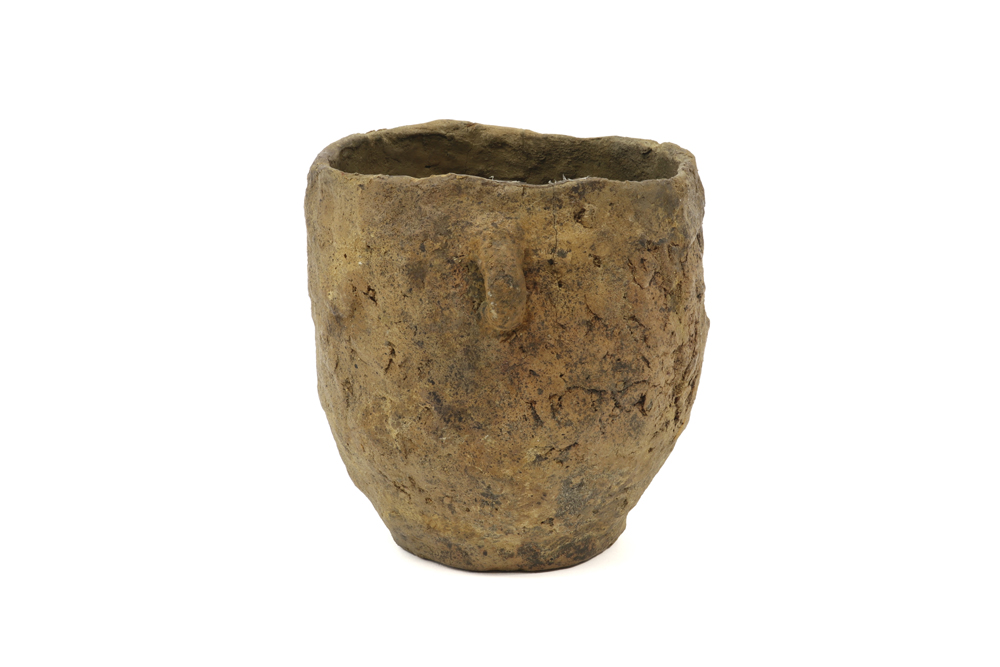 Archaeology : Neolithic urn with two grips in earthenware prov : former collection of Dominique - Image 2 of 4