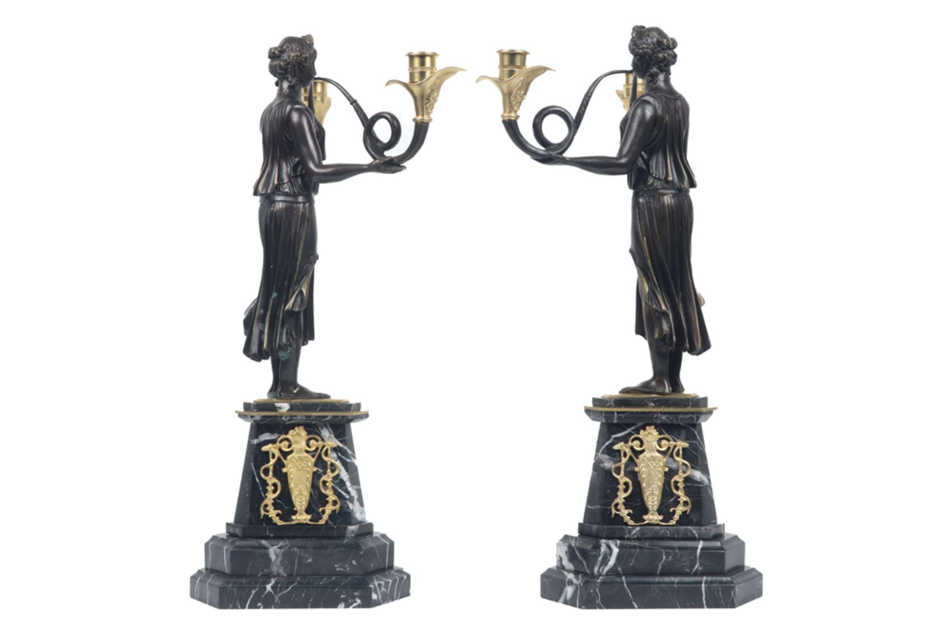 pair of Empire style "caryatid" candelabra in bronze and marble || Paar zgn "kariatide"- - Bild 5 aus 6