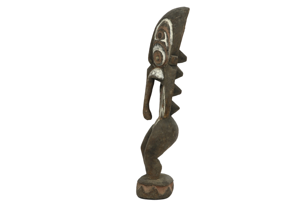Papua New Guinean Spirit sculpture in carved wood and pigments || PAPOEASIE NIEUW - GUINEA - - Image 3 of 4