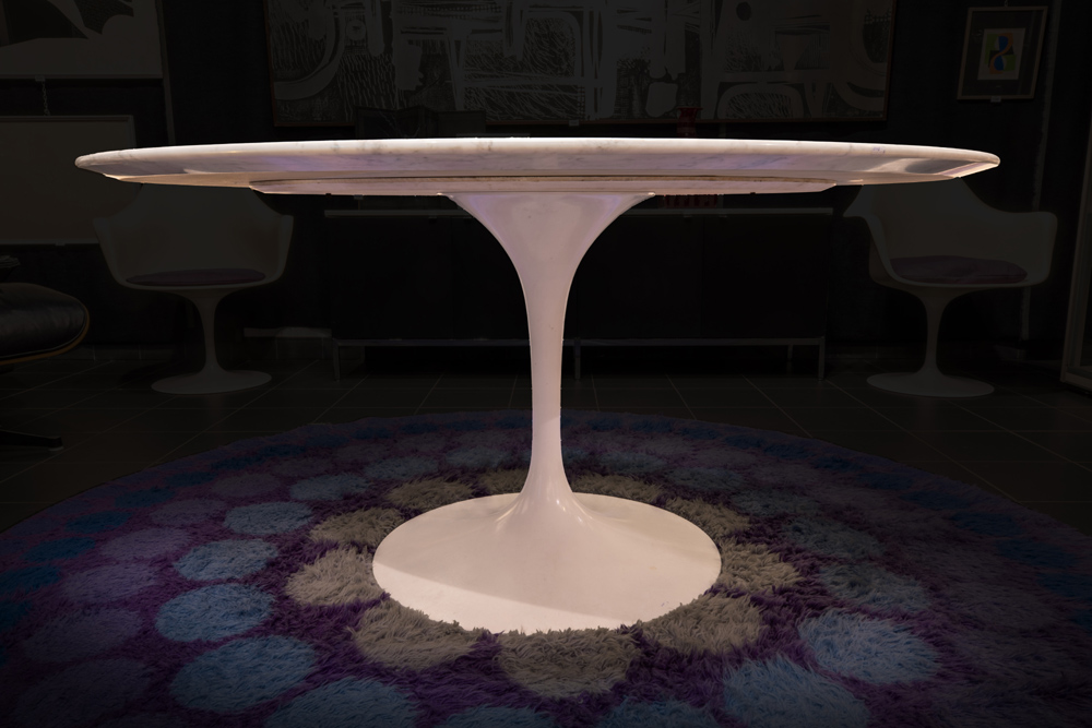 sixties' Eero Saarinen "Tulip" design table with a round marble top, made by Knoll International - - Image 3 of 4
