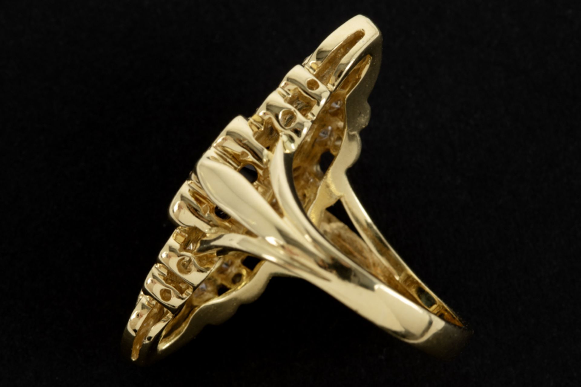 ring with a marques design in yellow gold (18 carat) with a circa 2 carat sapphire surrounded by - Bild 2 aus 2