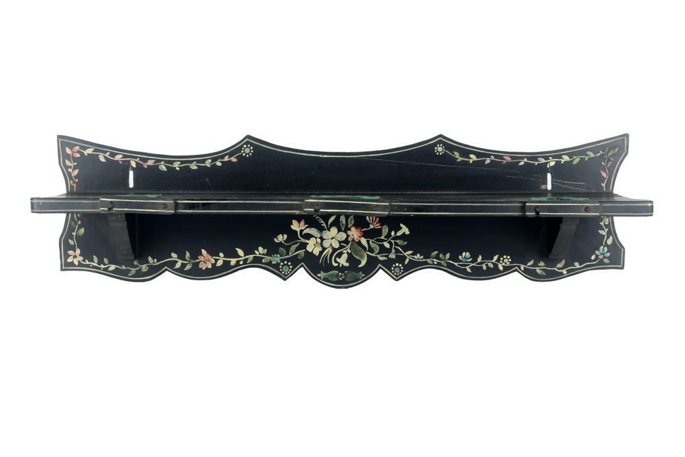 'antique' Swiss' gun rack in painted wood || 'Antiek' Zwitsers gewerenrek in beschilderd hout -