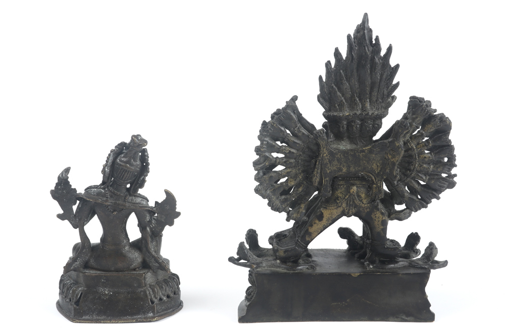 two Nepalese sculptures : Tara and Bhairava || Lot van twee Nepalese sculpturen in messing : " - Image 3 of 5