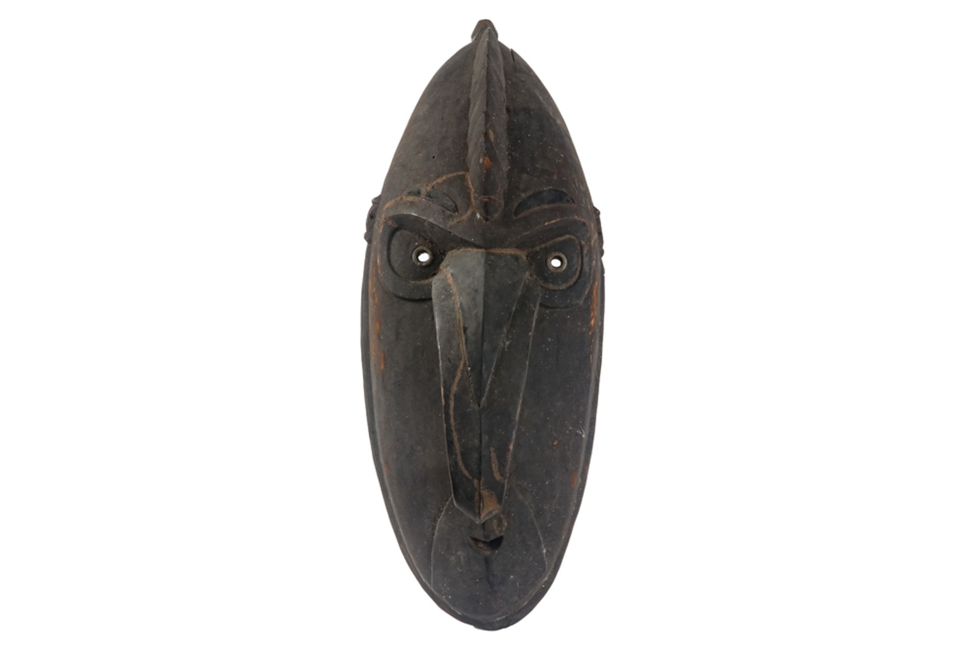 Papua New Guinean mask in wood with dark colours || PAPOEASIE NIEUW - GUINEA - SEPIK vrij groot