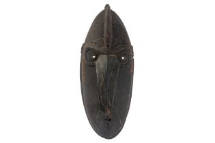 Papua New Guinean mask in wood with dark colours || PAPOEASIE NIEUW - GUINEA - SEPIK vrij groot