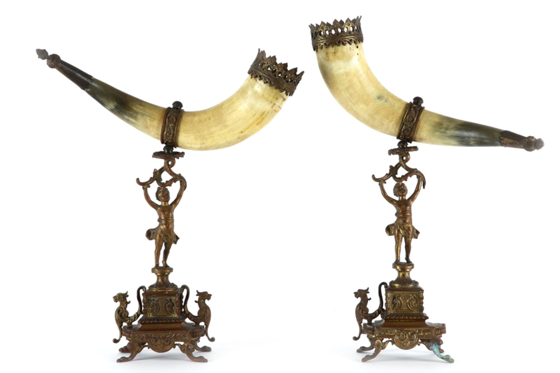 pair of antique ornamental pieces in horn and bronze || Paar antieke sierstukken in hoorn en brons - - Image 2 of 2