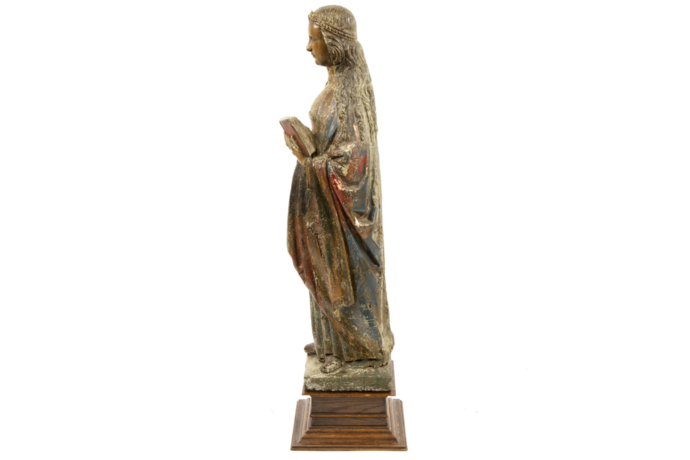 16th Cent. "Crowned Madonna with book" sculpture in polychromed wood || Mooie zestiende eeuwse - Image 4 of 4