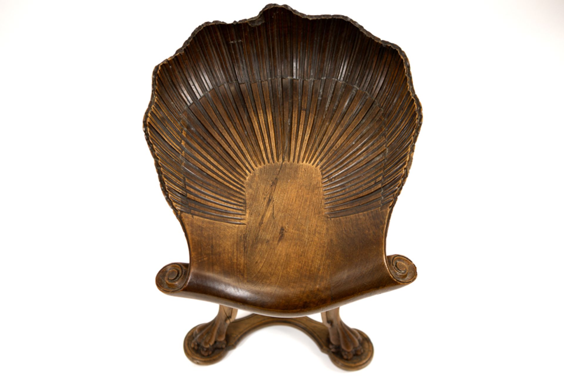 nice 19th Cent. Austrian/Italian piano stool in walnut with a sculpted shell-shaped seat || Fraaie - Bild 3 aus 3