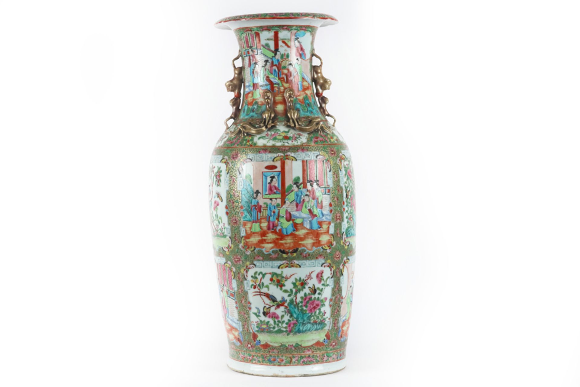 19th Cent. Chinese vase in porcelain with a Cantonese decor || Negentiende eeuwse Chinese vaas in - Image 5 of 7