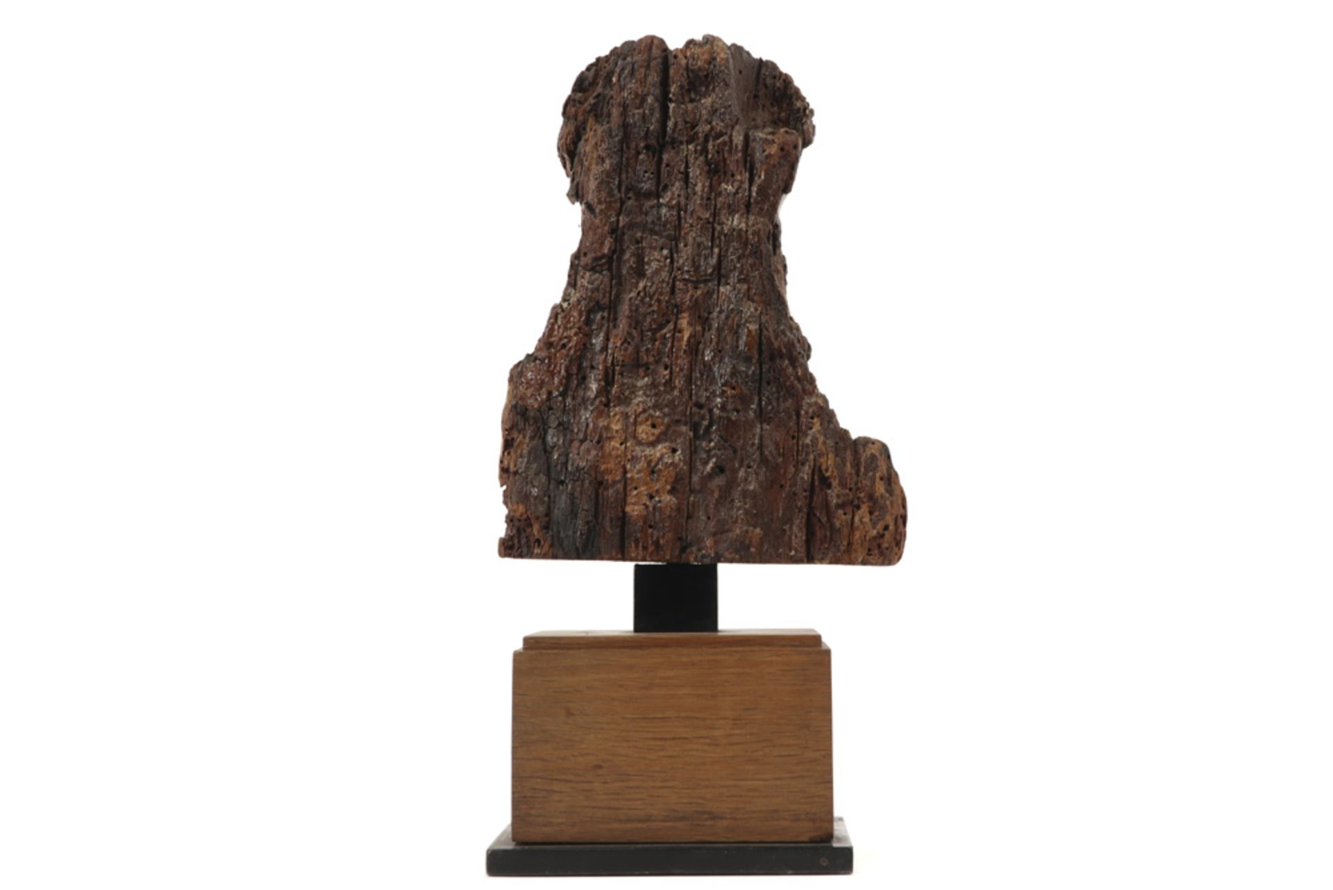 17th Cent. remain of a sculpture in wood of a bust || Restant van een zeventiende eeuwse houten - Image 3 of 4