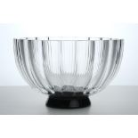 Vicke Lindstrand Orrefors signed and numbered Art Deco-bowl in clear crystal glass on a black