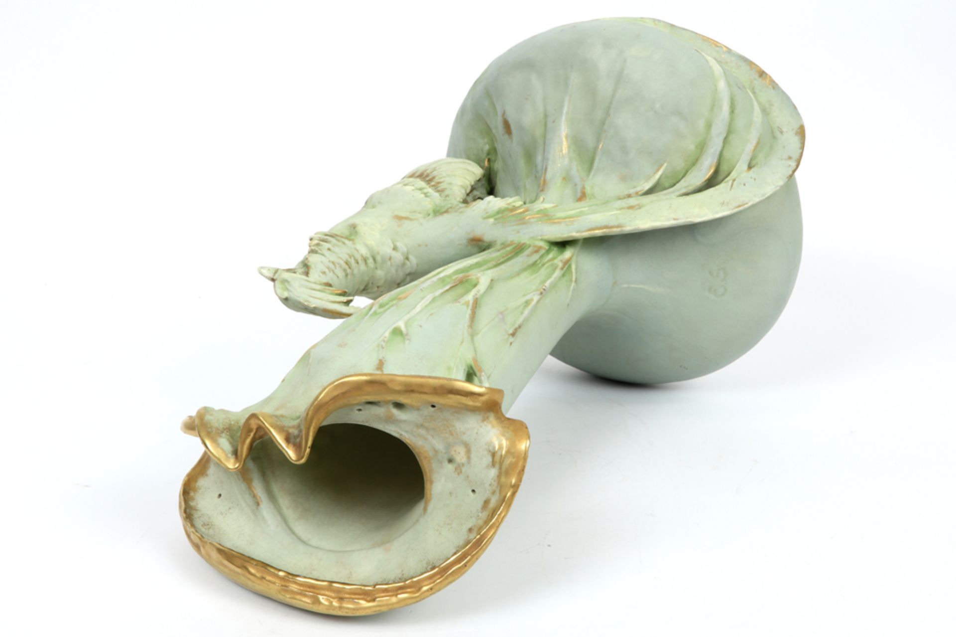 Art Nouveau vase in "Amphora" marked porcelain || Art Nouveau-vaas versierd met een pauw in - Image 3 of 5