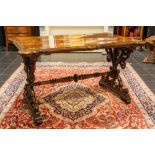 superb early 19th Cent., presumably English Regency period, table in burr and mahogany || Superbe