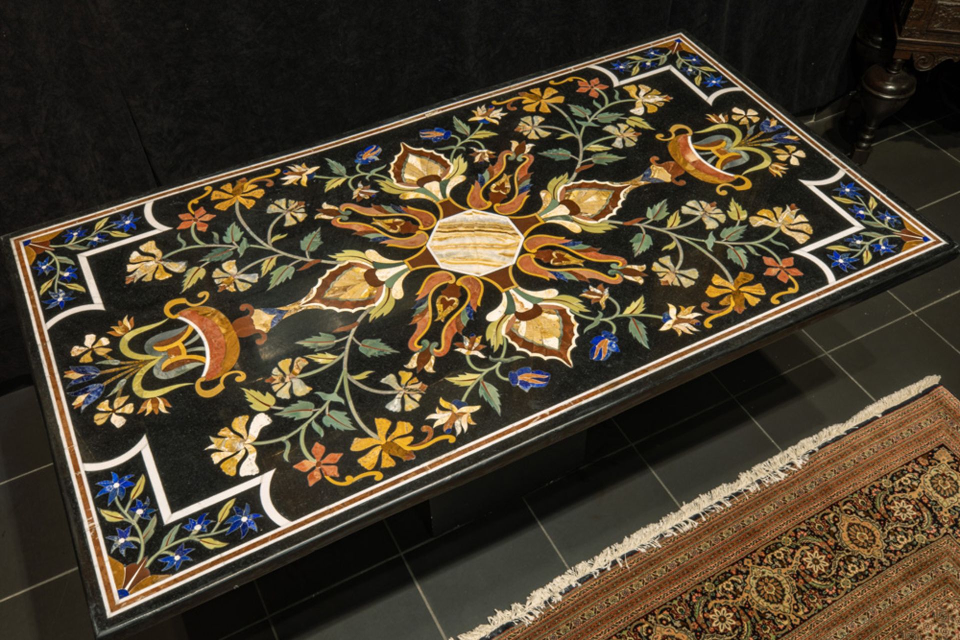 rectangular vintage marble top in marble inlaid with a colourful mosaic of different kinds of marble - Bild 2 aus 3