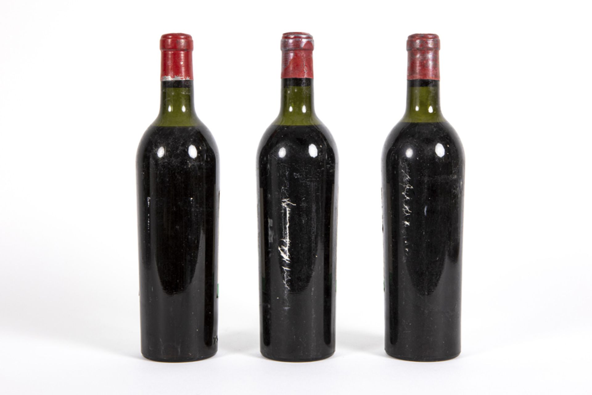 three bottles of Château Laroze St-Emilion dated 1947 || Lot van drie flessen Château Laroze St- - Image 2 of 2