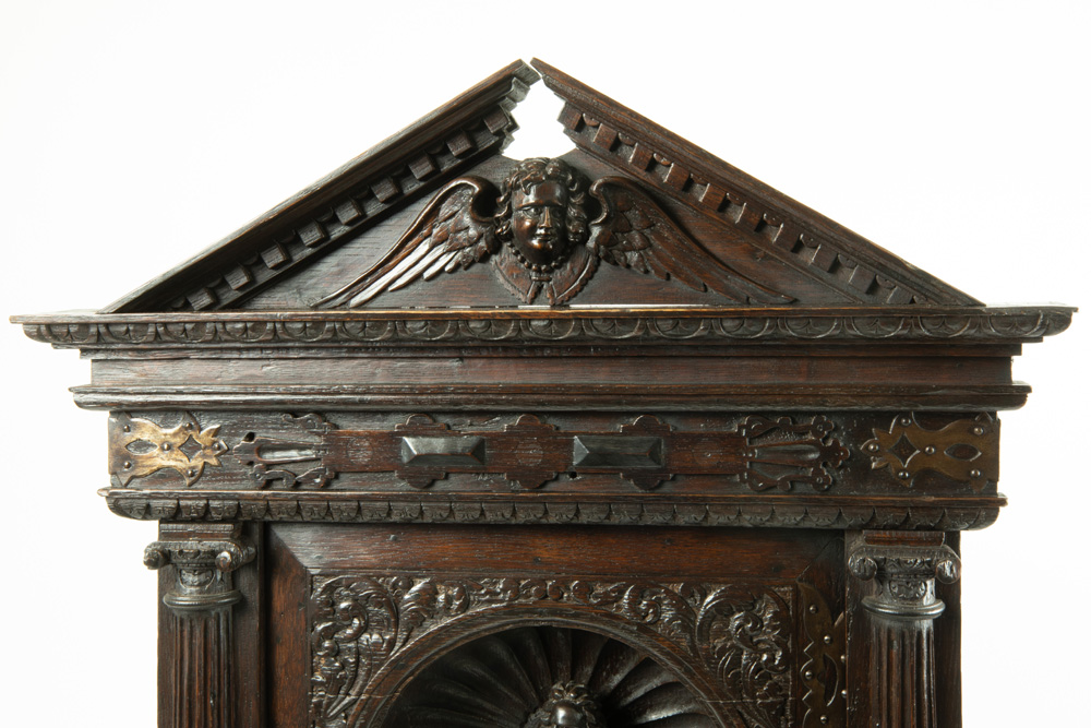 small antique Renaissance style cabinet in oak || Antiek neorenaissance crédence-meubeltje in eik - Image 5 of 5