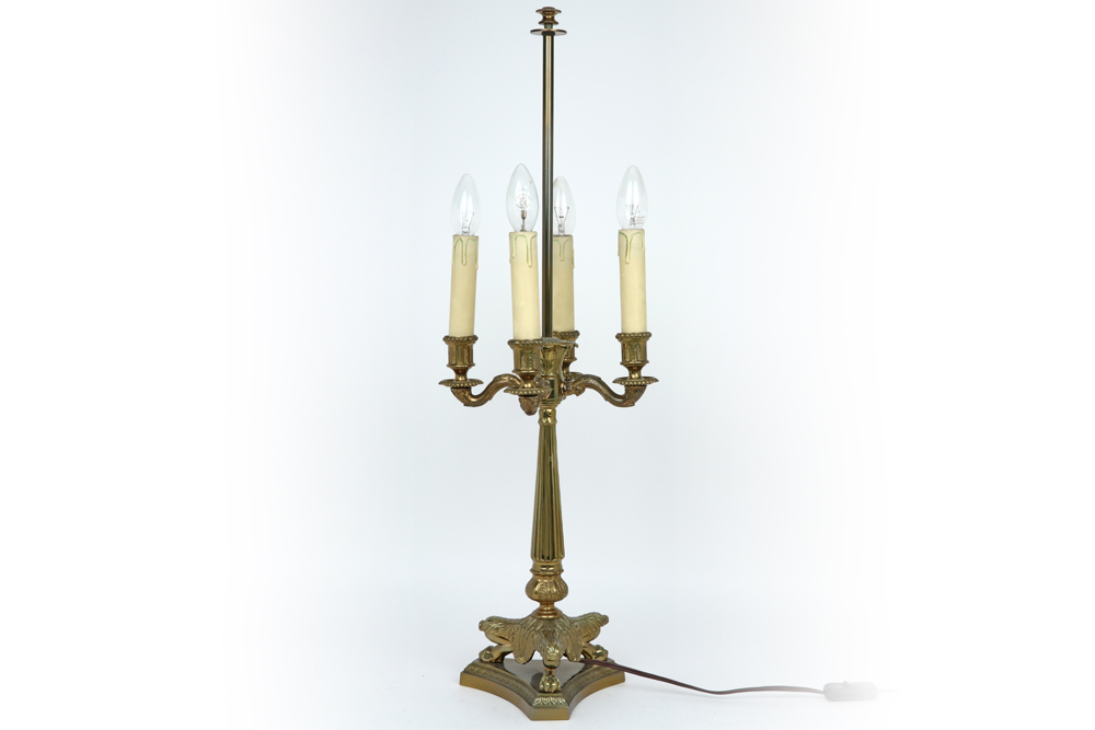 table lamp with a bronze base and a black shade || Schemerlamp met voet in brons en met zwarte kap - - Image 2 of 2