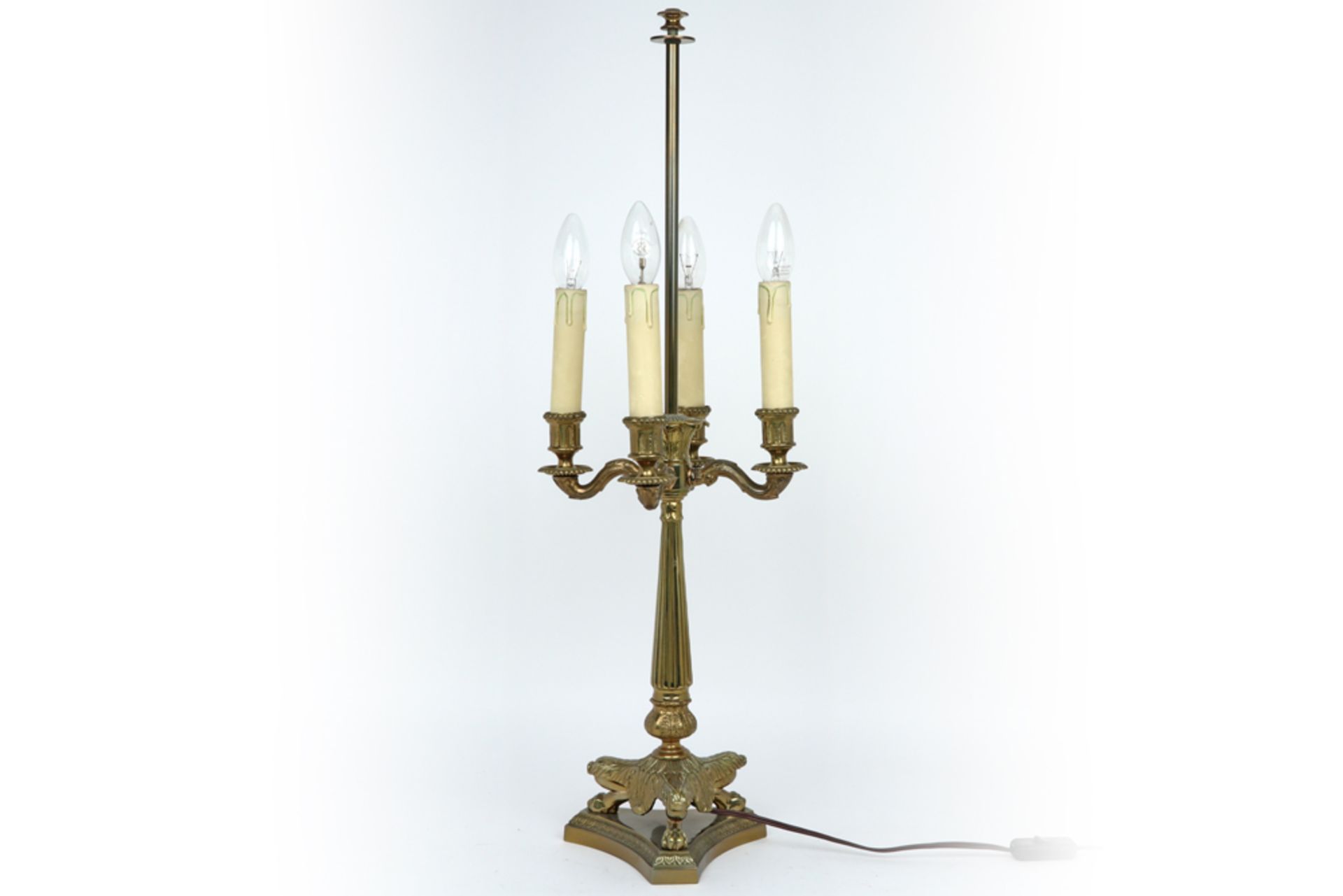 table lamp with a bronze base and a black shade || Schemerlamp met voet in brons en met zwarte kap - - Bild 2 aus 2