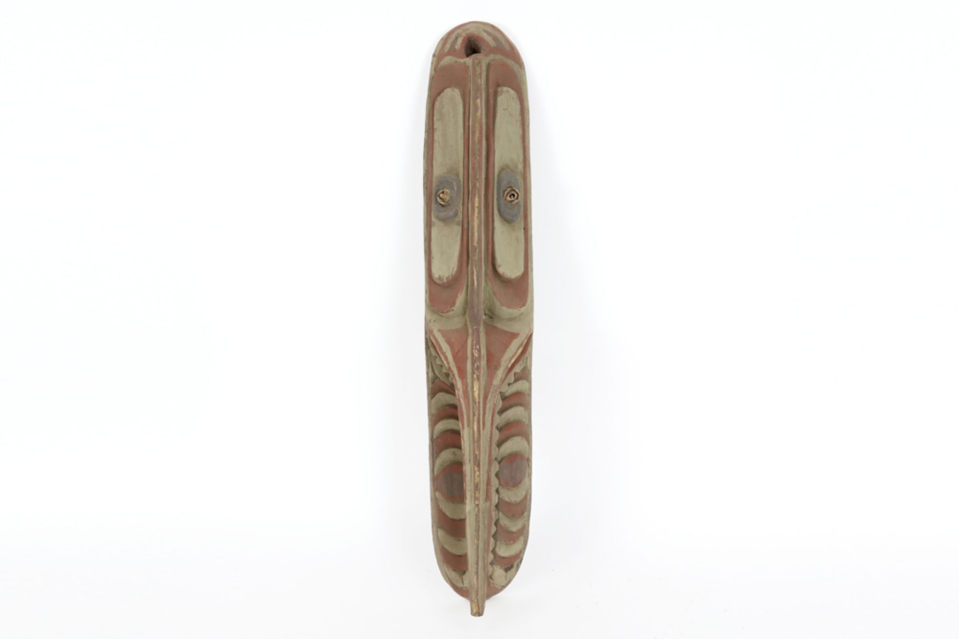 Papua New Guinean Blackwater Lakes spirit's mask in carve wood with pigments || PAPOEASIE NIEUW -