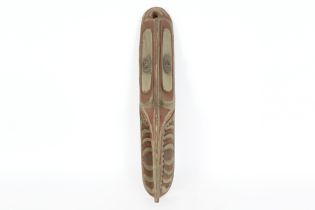 Papua New Guinean Blackwater Lakes spirit's mask in carve wood with pigments || PAPOEASIE NIEUW -