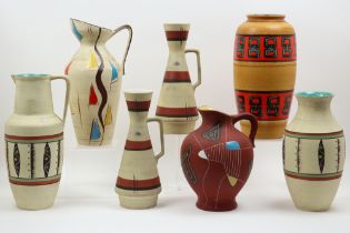 seven fifites'/sixties' (west) German marked pitchers and vases in ceramic || Lot van zeven (