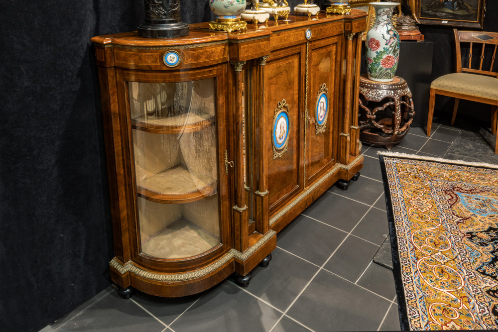 mid 19th Cent. European neoclassical display cabinet (sideboard model) in burr of walnut with - Image 3 of 4