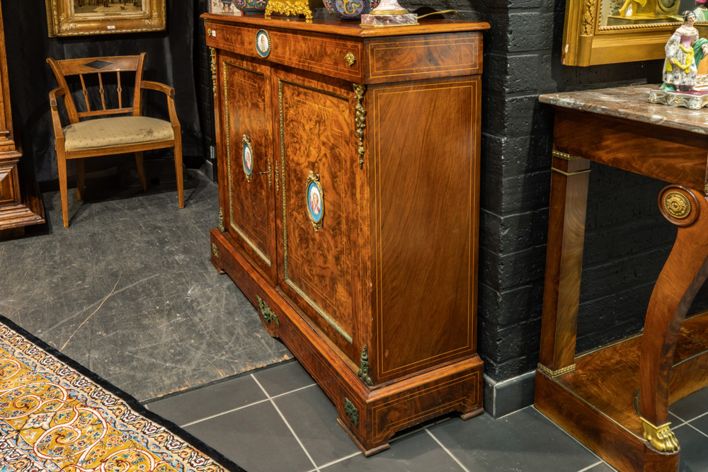 mid 19th Cent. European neoclassical cabinet in burr of walnut with mountings in guilded bronze - Image 3 of 4