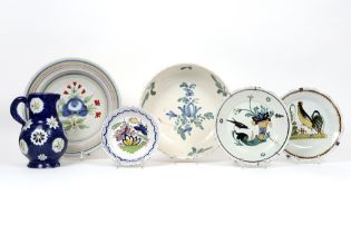 various lot of antique ceramic plates and a pitcher from Brussels || Lot (6) antieke faïence met 5