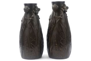 pair of Art Nouveau vases in terracotta || Paar Art Nouveau-vazen in terracotta met floraal decor in