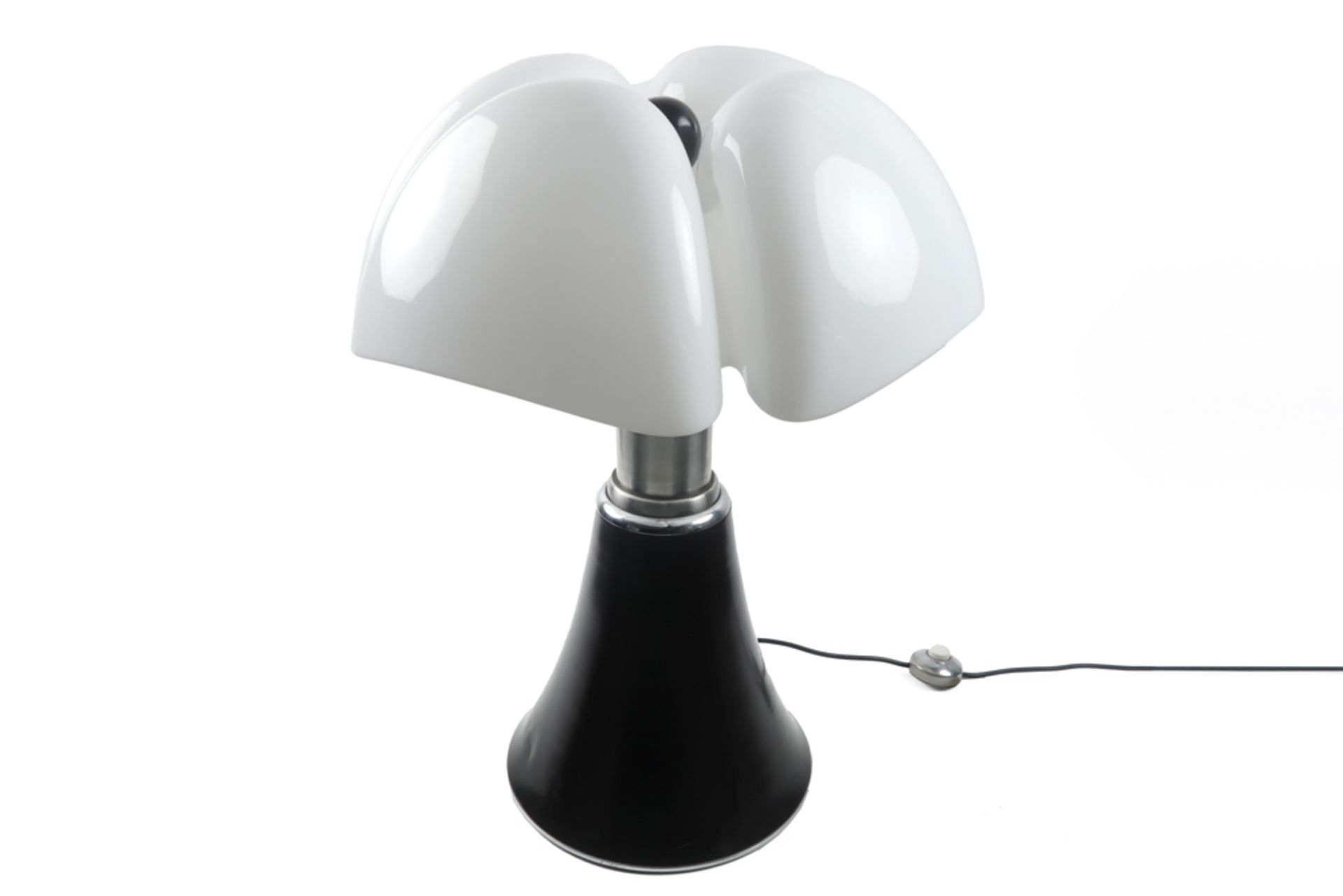 Gae Aulenti "Pipistrello" design lamp marked Martinelli Luce || GAE AULENTI (1927 - 2012) zgn " - Image 2 of 4
