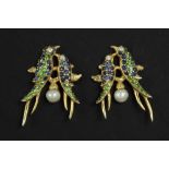 pair of earrings in yellow gold (18 carat) with a cute design with two birds and with tsavarite,